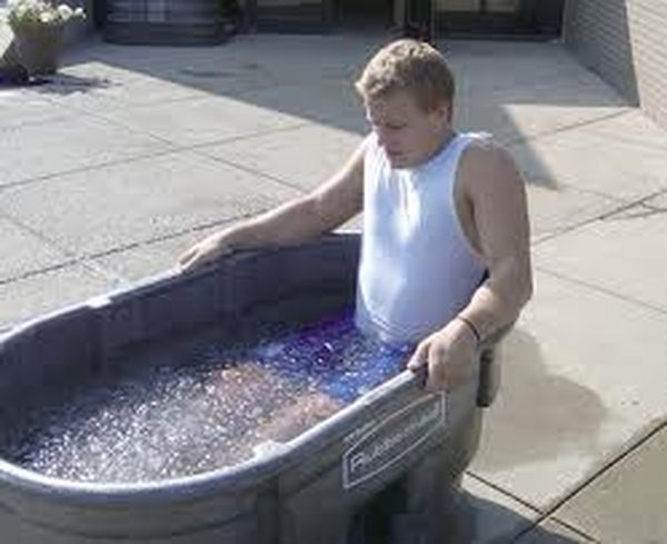 La Inmersion En Agua Fria  (crioterapia) Como Medida De Recuperacion Tras el Ejercicio y Su Efecto en la Temperatura Corporal y Las Respuestas De Melatonina