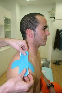 kinesiology tape vendaje neuromuscular manual aplicaciones