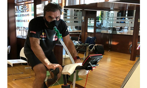 Carlos Sainz Duerme y Entrena en Hipoxia para Mejorar su Rendimiento y Aclimatarse a la Altitud